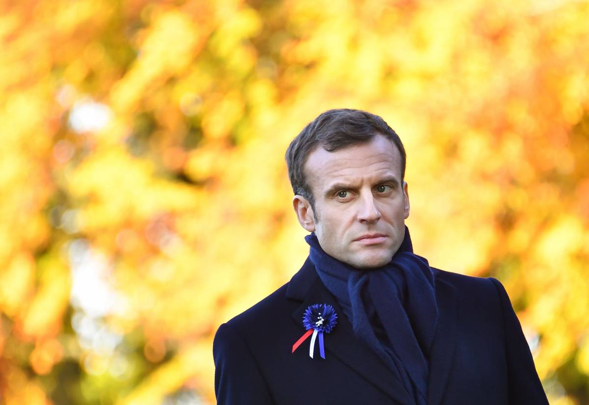 Macron indossa il gilet giallo: "Colpa mia la rabbia in Francia"