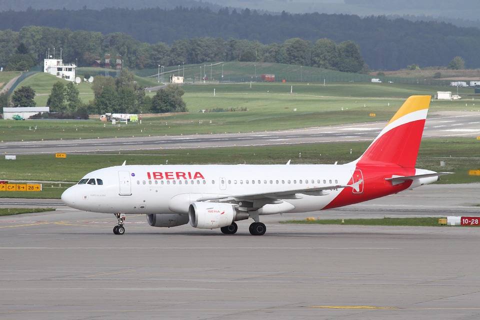 Paura a bordo di un volo Iberia, atterraggio d'emergenza a Malpensa