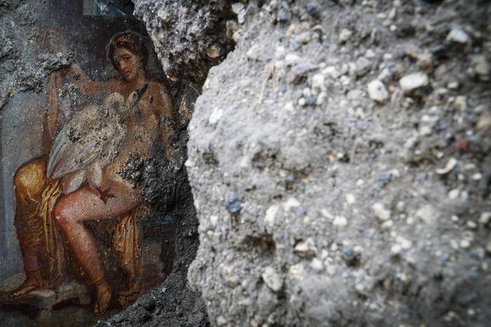 Leda e il cigno, a Pompei scoperta a "luci rosse"