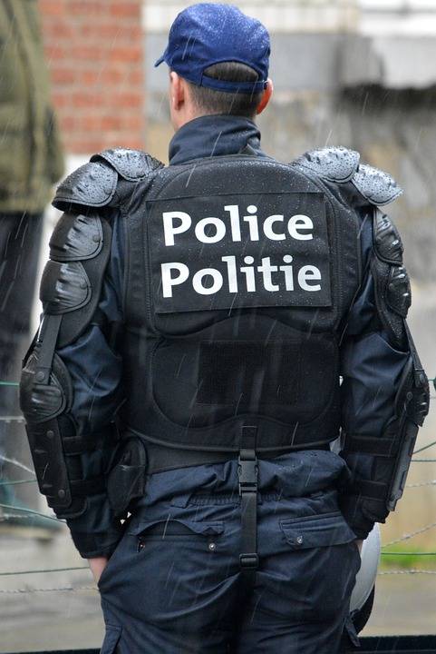Al grido "Allahu akbar" accoltella un poliziotto: ​torna la paura in Belgio