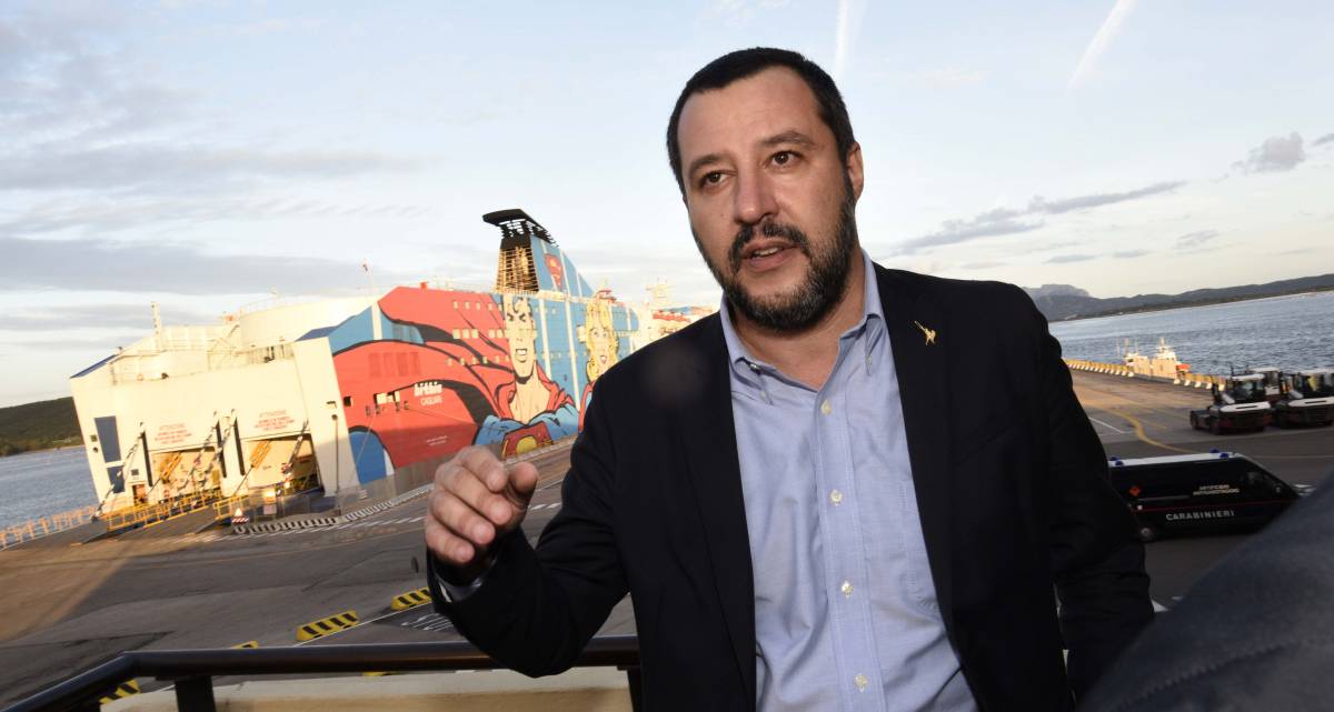 Salvini adesso si schiera al fianco del gommista: "Io sto con chi si difende"