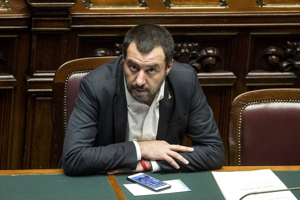 Salvini contro i cattivi maestri: "Sbagliato non fare il presepe in classe"