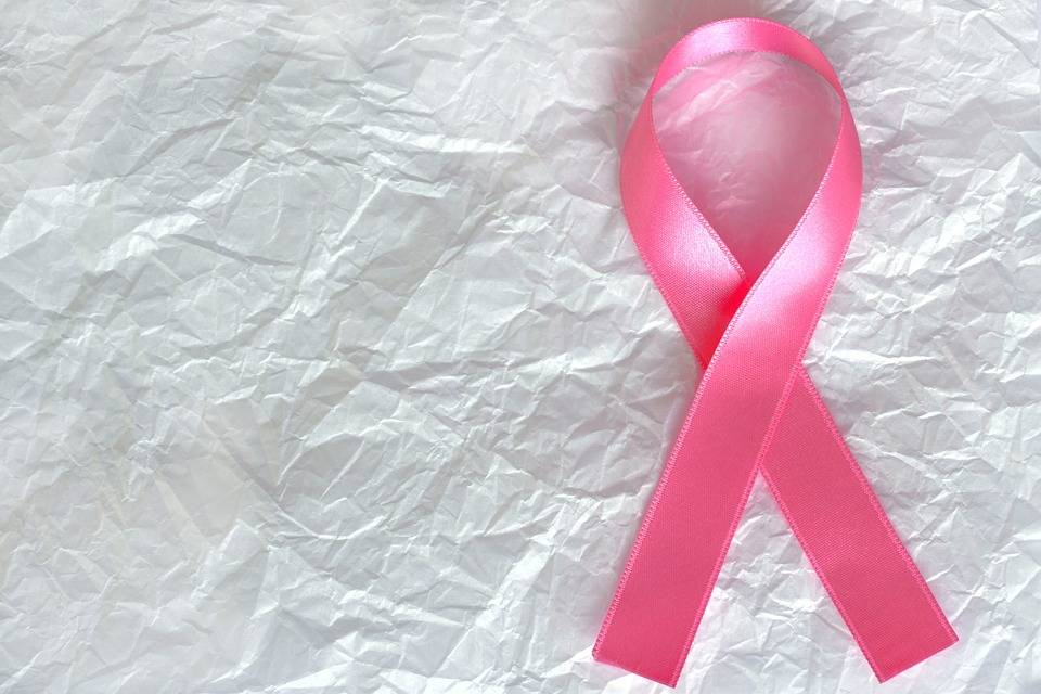 Rifarsi il seno aumenta il rischio di tumori