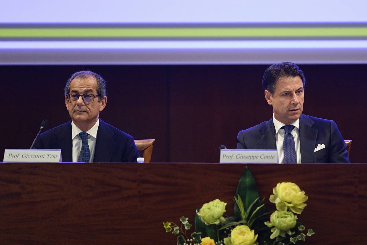 Manovra, l'Ue chiede altri tagli all'Italia: ​"Servono ancora tre miliardi"