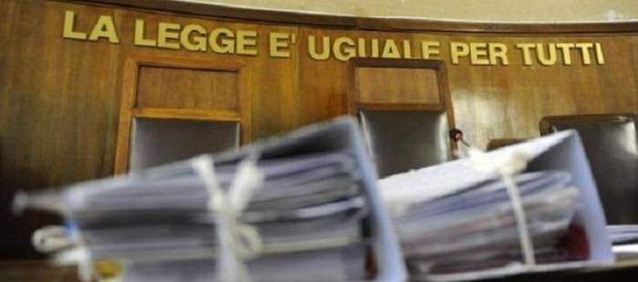Marche da bollo contraffatte, avvocati penalisti e civilisti indagati al Tribunale di Napoli Nord