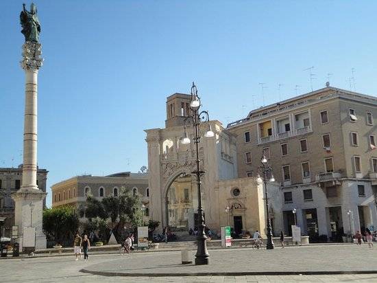Lecce, trasloco temporaneo per la statua di Sant’Oronzo