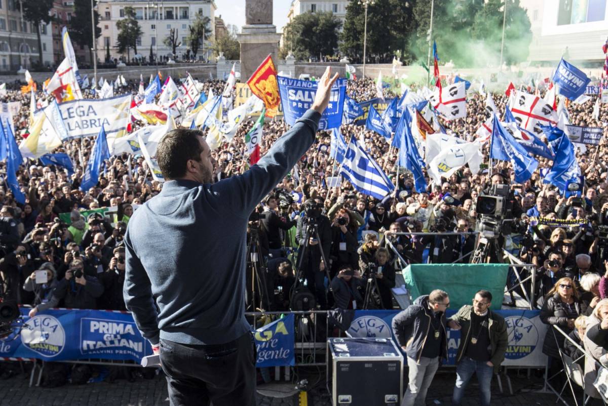 Salvini porta la Lega in piazza: "Datemi il mandato a trattare con la Ue"