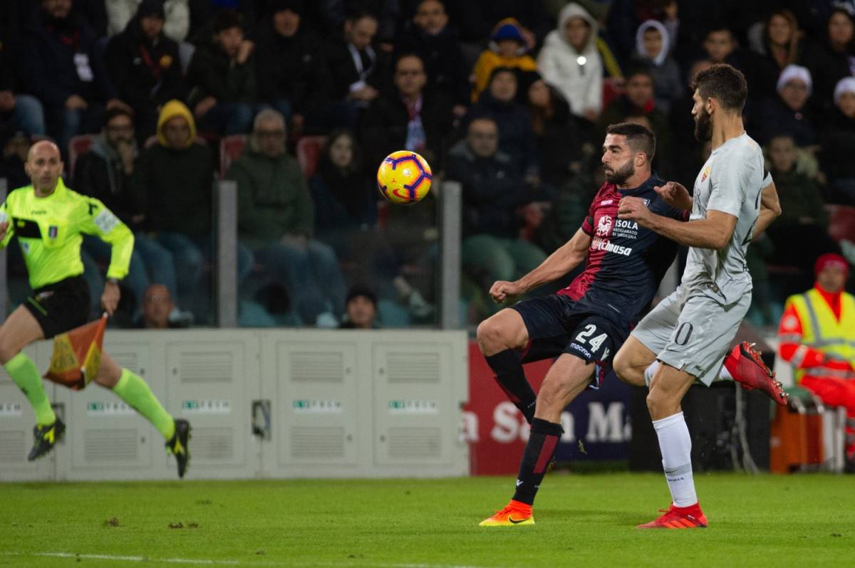 La Roma si fa beffare nel finale: il Cagliari rimonta da 0-2 a 2-2 in 9 uomini