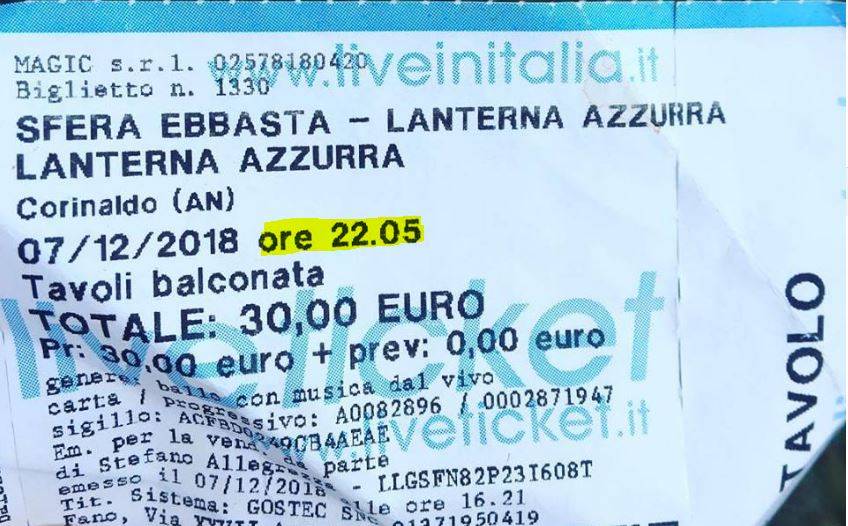 La video accusa: "Sfera Ebbasta era a Rimini". Lo staff: "Era in viaggio"