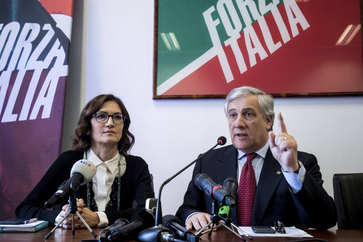 Tajani attacca il governo: "Manovra va cambiata completamente"