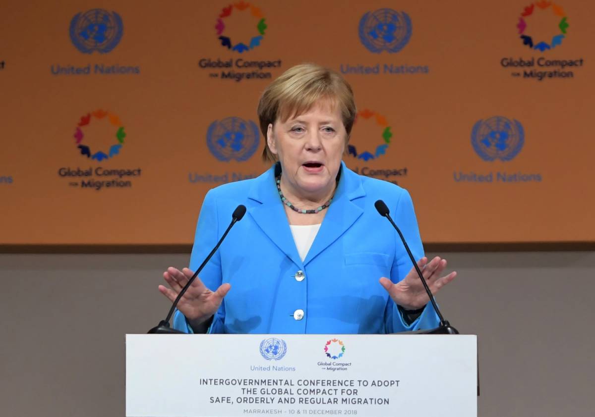 Sì al patto Onu sui migranti  Al vertice va solo la Merkel