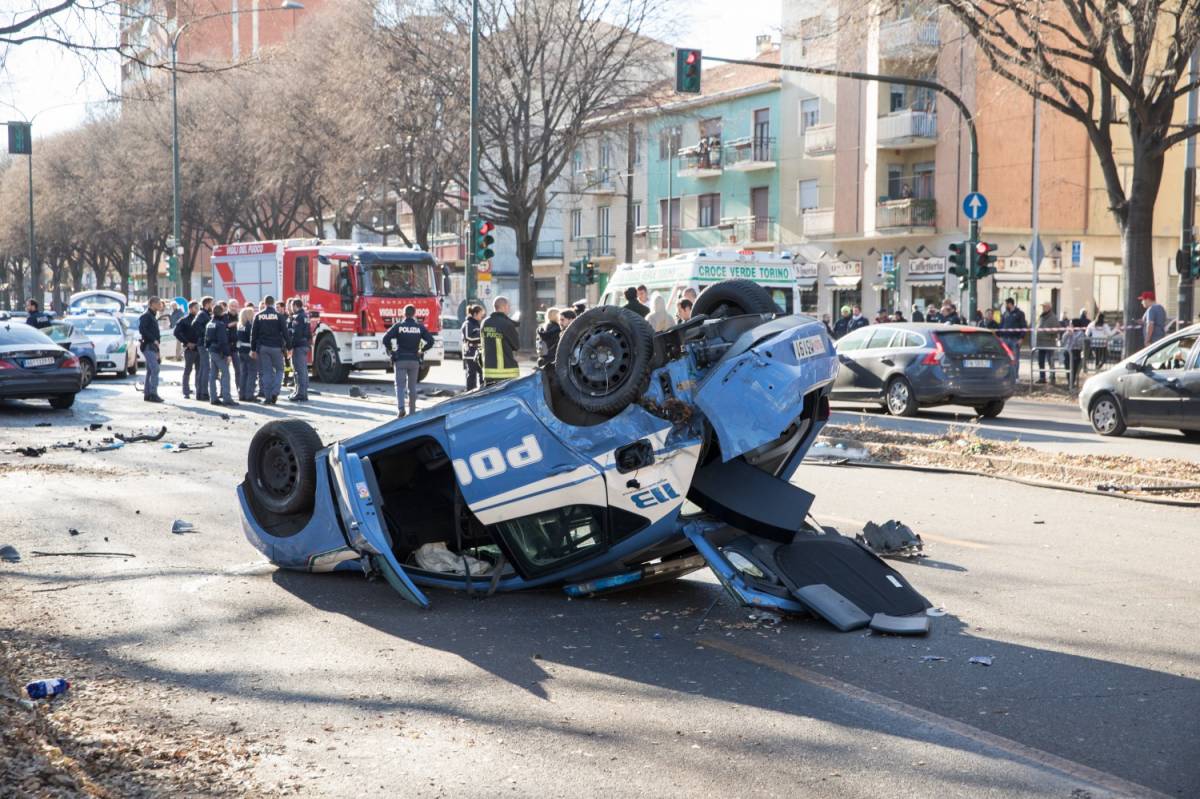 Tre "primavera" della Juventus centrano auto polizia: cinque feriti, nessuno grave