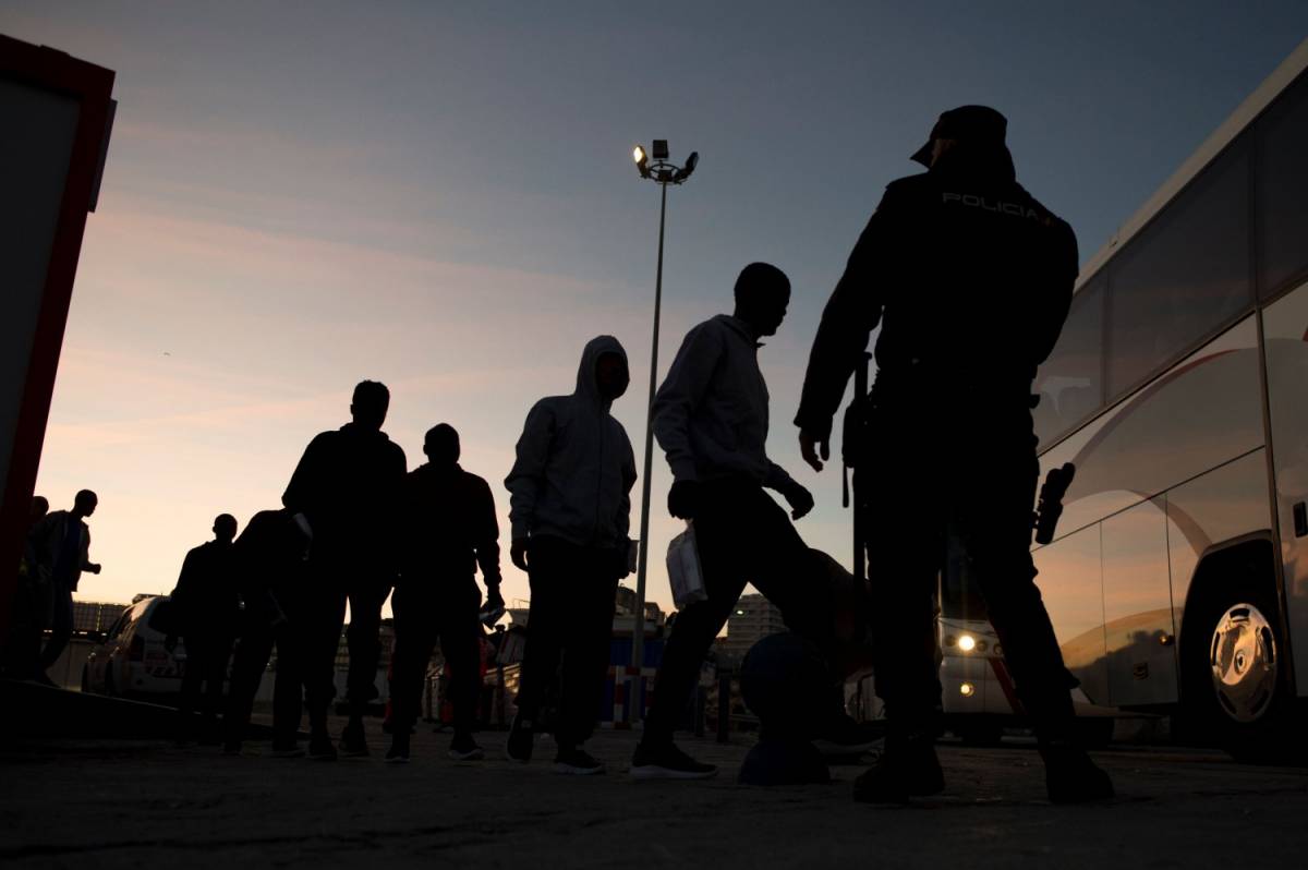 Frode nella gestione dei centri profughi: 16 arresti a Catania
