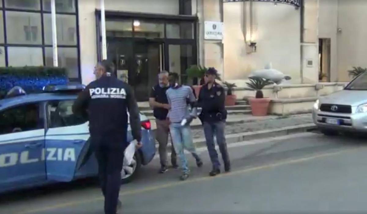Modena, pregiudicato straniero minaccia 18enne per farsi dare soldi