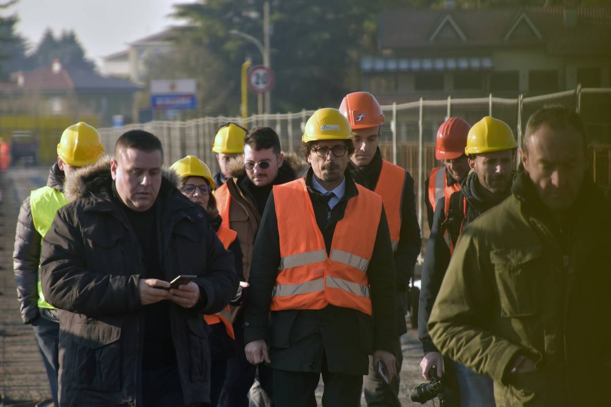 E Toninelli deraglia ancora: "Ora tre treni, un po' vecchi"