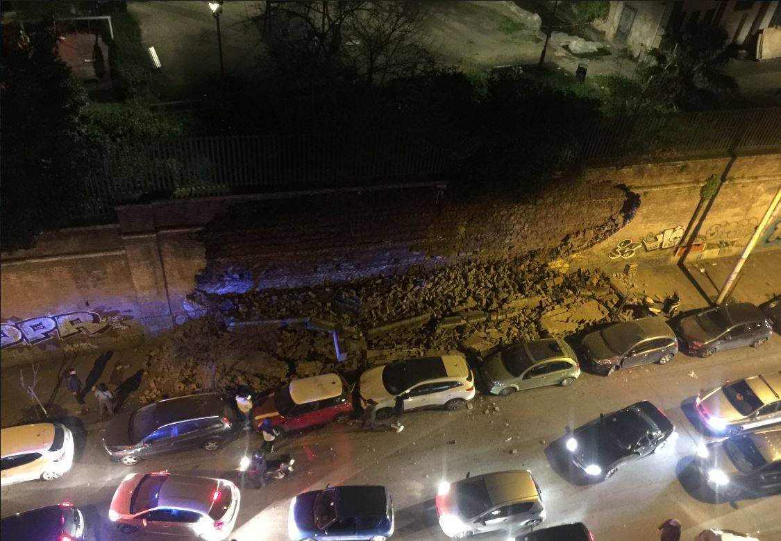 Roma, crolla una parte di muro di Villa Mercede nel quartiere San Lorenzo