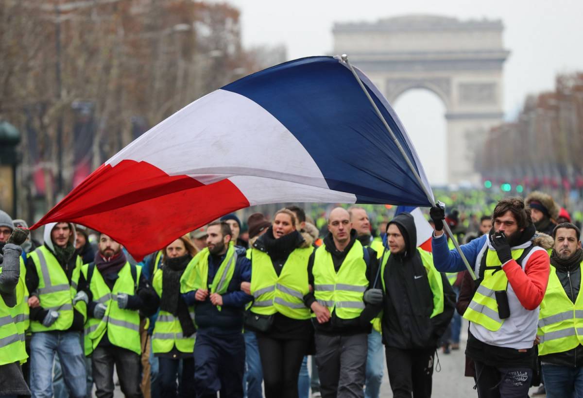 I gilet gialli lanciano il partito Parigi: i violenti non vinceranno