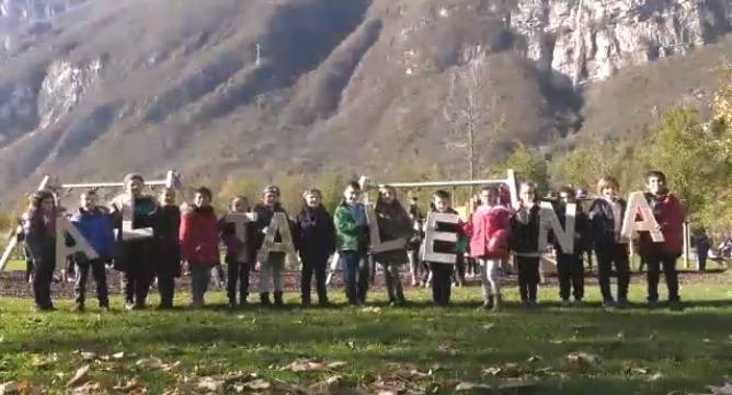 Trento, è scontro politico sulla canzone antirazzista "Altalena" fatta cantare dai bambini delle elementari