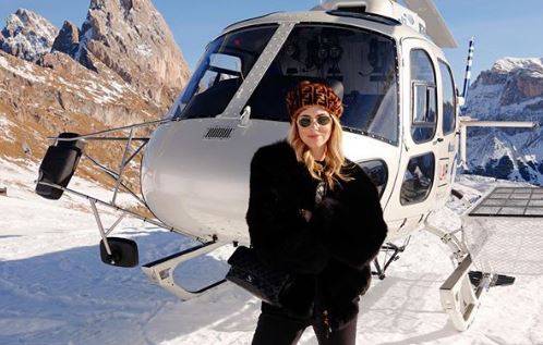 Chiara Ferragni: volo di lusso in elicottero con aspre critiche a seguito 