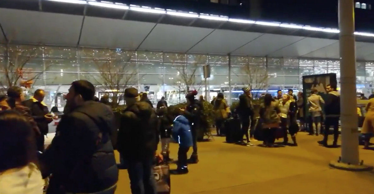 Allarme bomba a Amsterdam: evacuato l'aeroporto