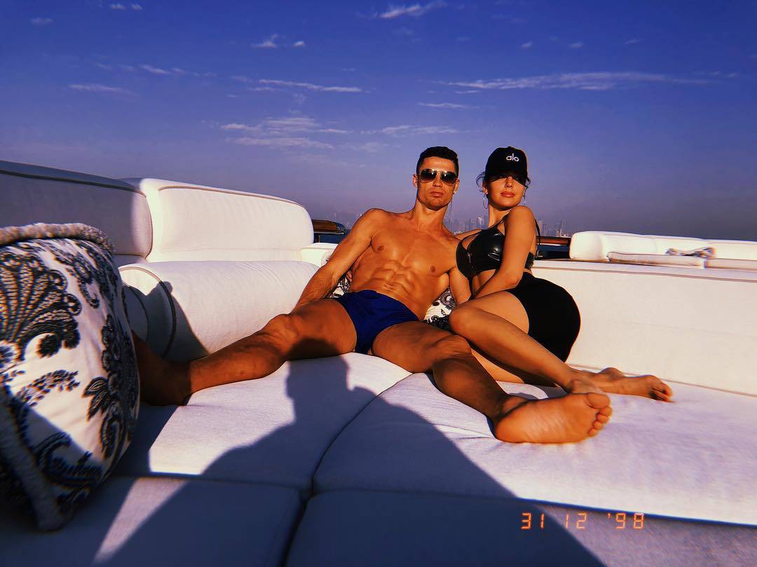Cristiano Ronaldo e Georgina Rodriguez: Capodanno hot al caldo di Dubai