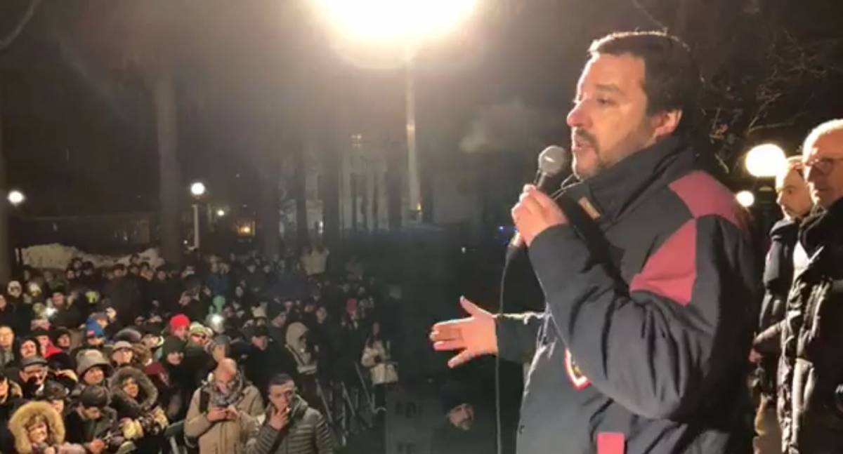 "Sciacallo", "Tornate a drogarvi" È scontro Salvini-centri sociali