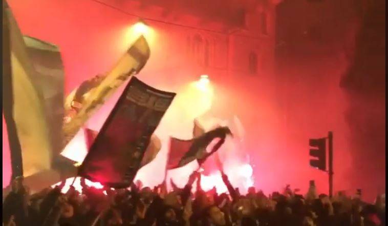 Guerriglia alla festa della Lazio: dieci poliziotti feriti dagli ultras