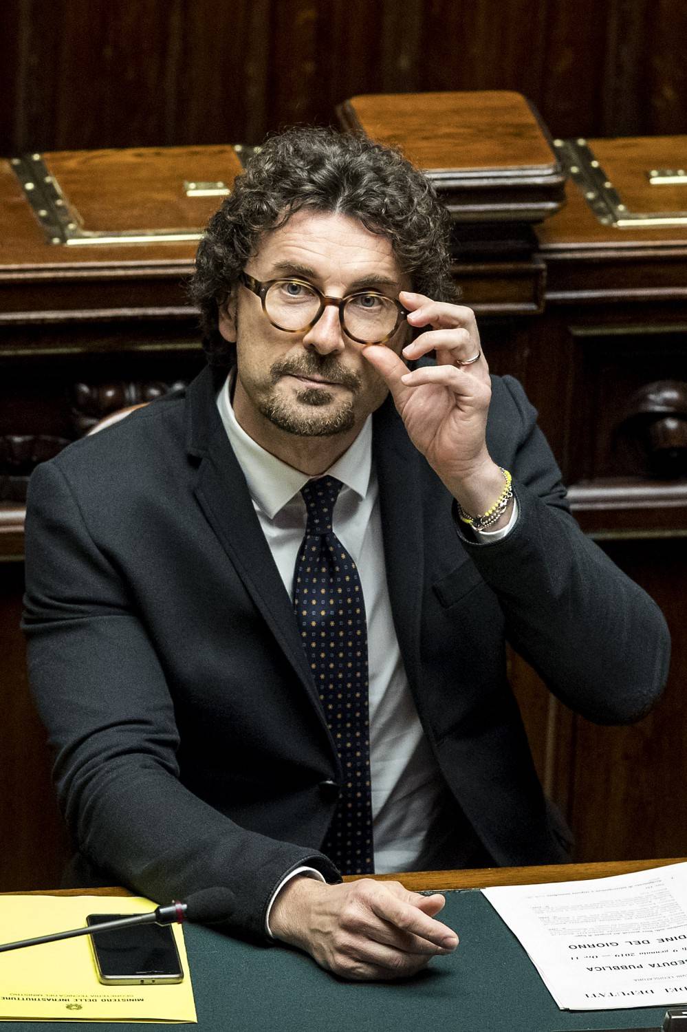 Toninelli esautorato: pressing per l'addio. Scambio Salvini-M5s
