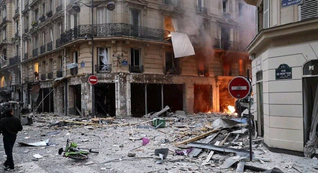 Esplosione nel centro di Parigi: tre morti, tre italiani tra i feriti