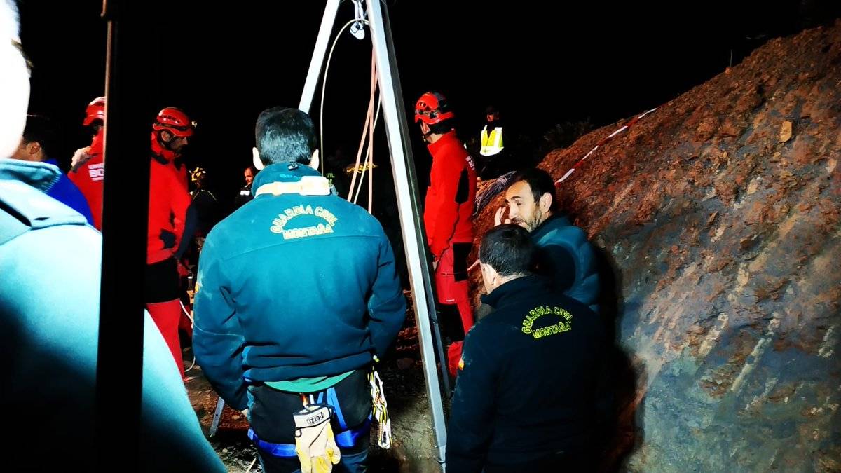 Spagna trattiene il fiato: sforzi disperati di salvare bimbo caduto nel pozzo