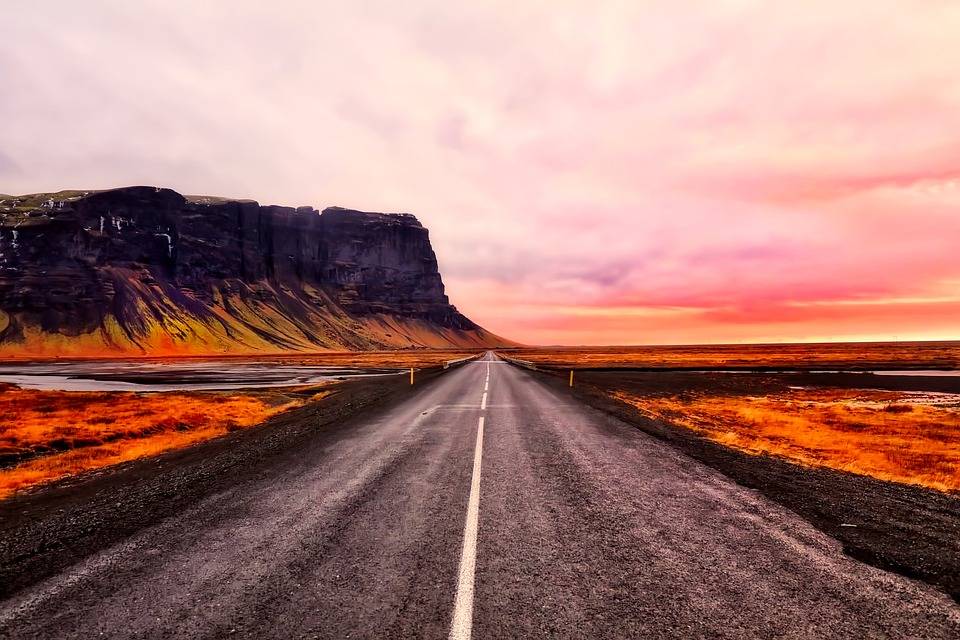 "Basta carovane di auto", l'Islanda chiude il turismo delle aurore boreali