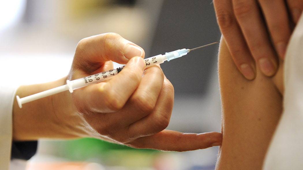 Bimbi non vaccinati e ammalati: scatta la prima multa per i genitori