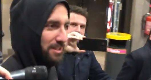  "Se state cercando casino...". L'ira di Higuain contro i giornalisti