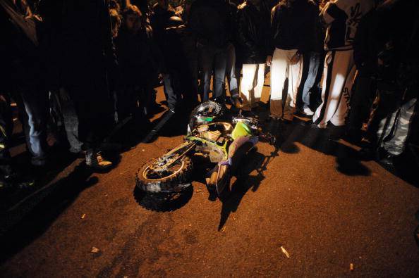 Palermo, terribile scontro: 3 feriti, uno grave. Auto coinvolta fugge