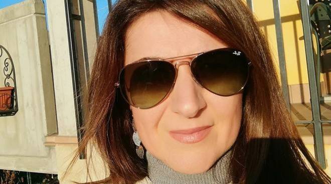 Donna trovata carbonizzata a Brescia: identificata dalla fede, sospetti su una donna
