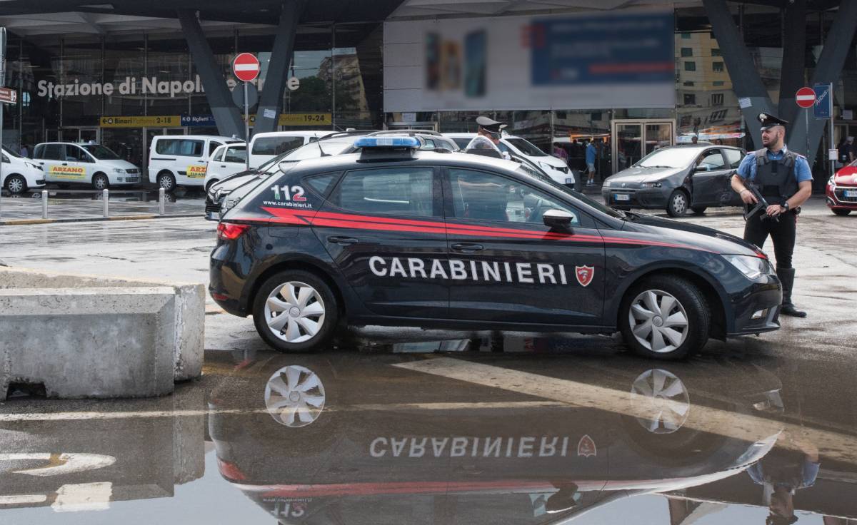 Scippano 60enne e aggrediscono i carabinieri: arrestati