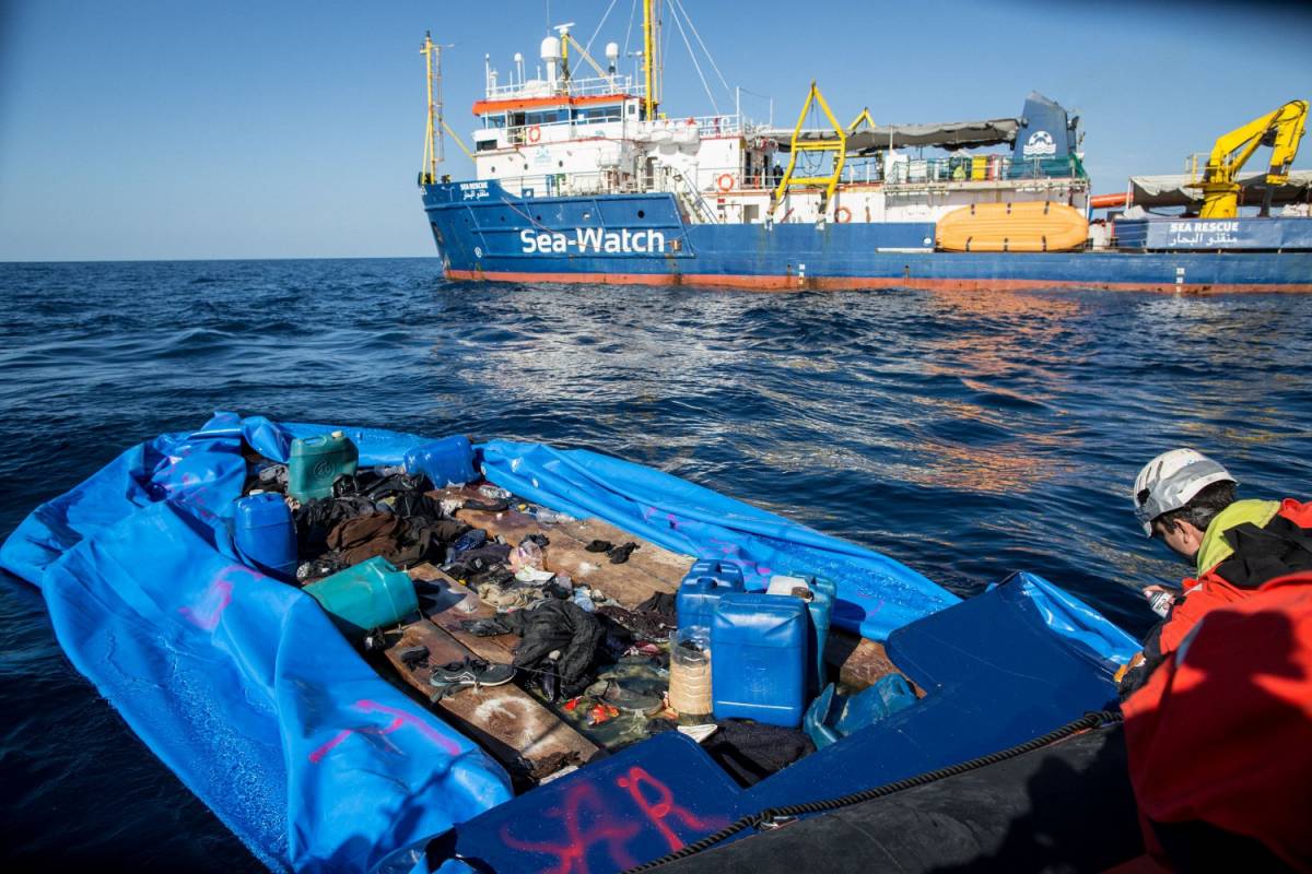 Sea Watch fa rotta sull'Italia Salvini: "Nessuno sbarca qui"