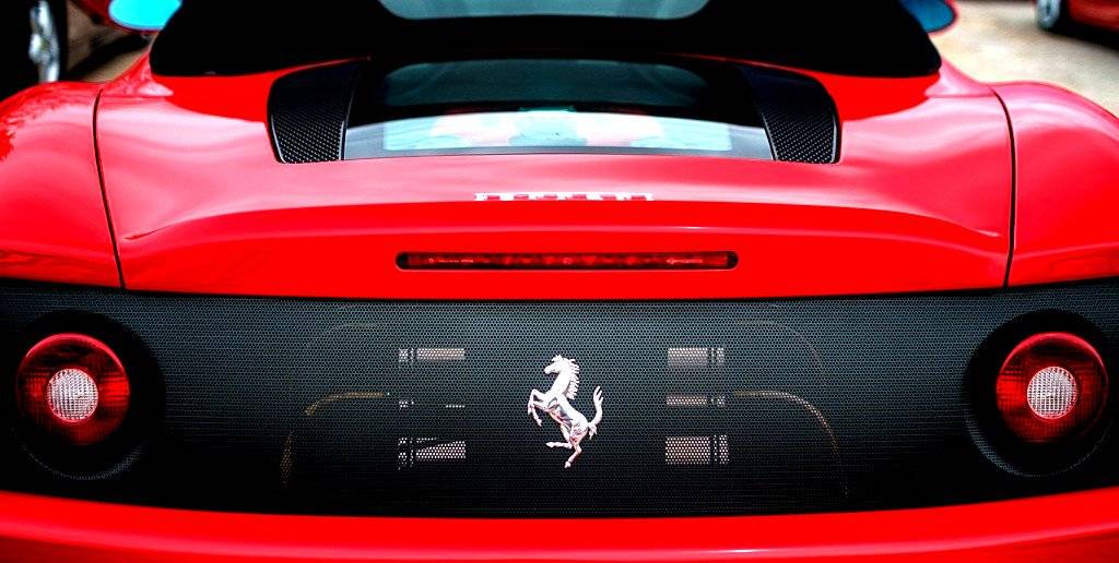 Ferrari è il marchio più forte, medaglia al valore per Amazon
