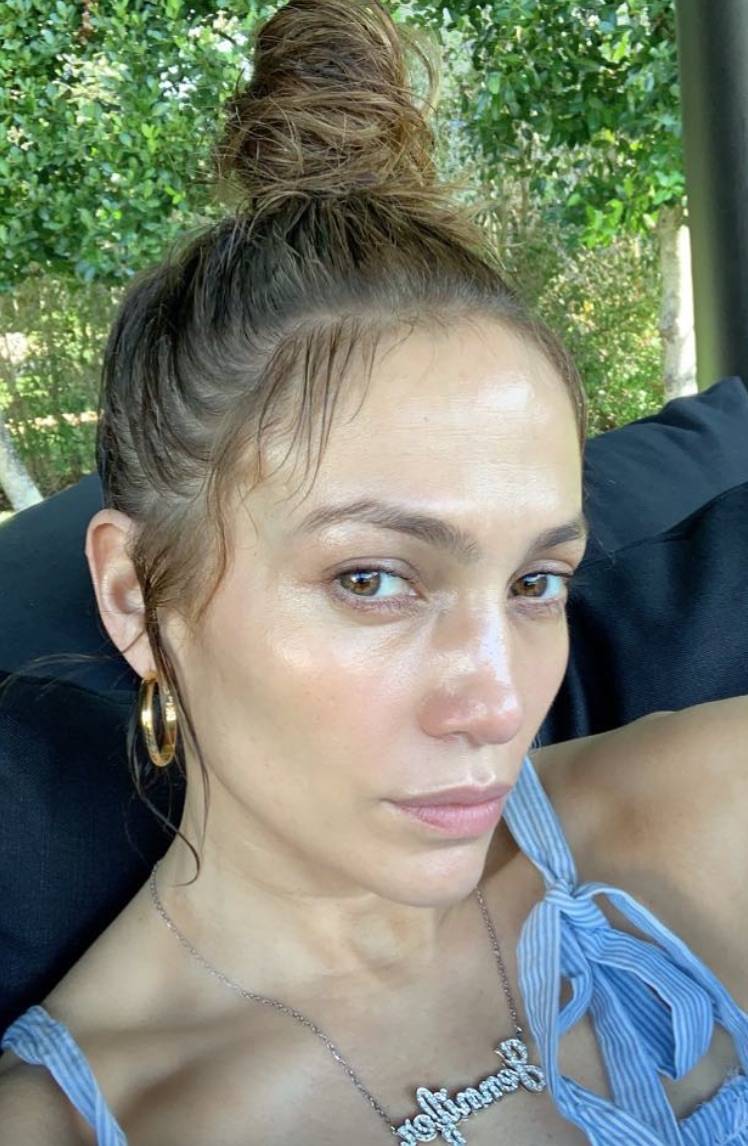 Jennifer Lopez si mostra senza trucco
