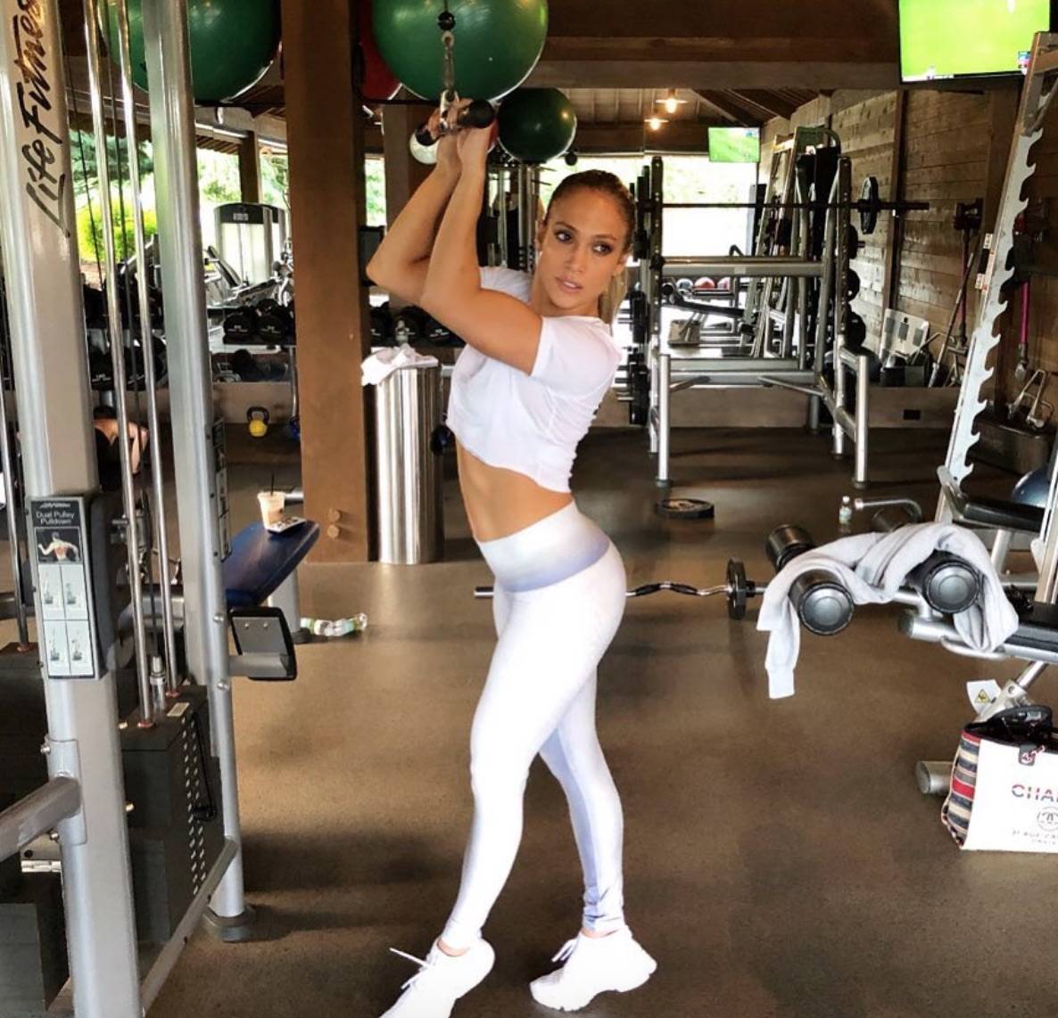 Jennifer Lopez e la dieta senza zuccheri e carboidrati. Al via la #10daychallenge 