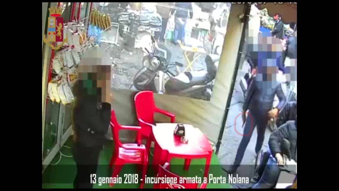 Incursioni armate anche al mercato: 8 arresti a Napoli