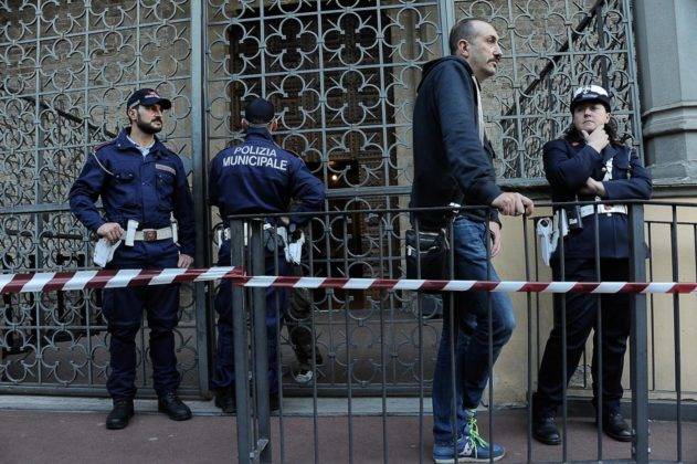 Bologna, occupano casa e pestano agenti, fermata coppia di stranieri