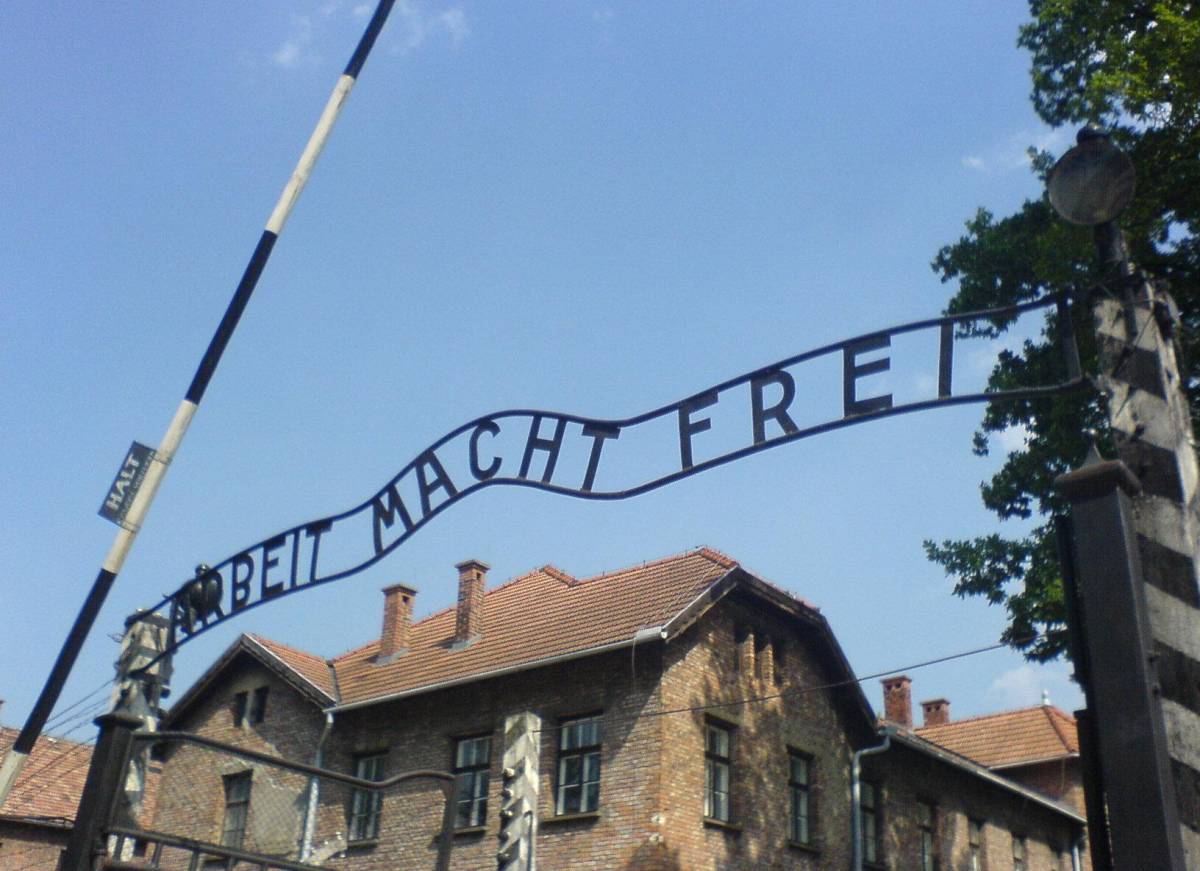 La farsa dei nazionalisti polacchi ad Auschwitz