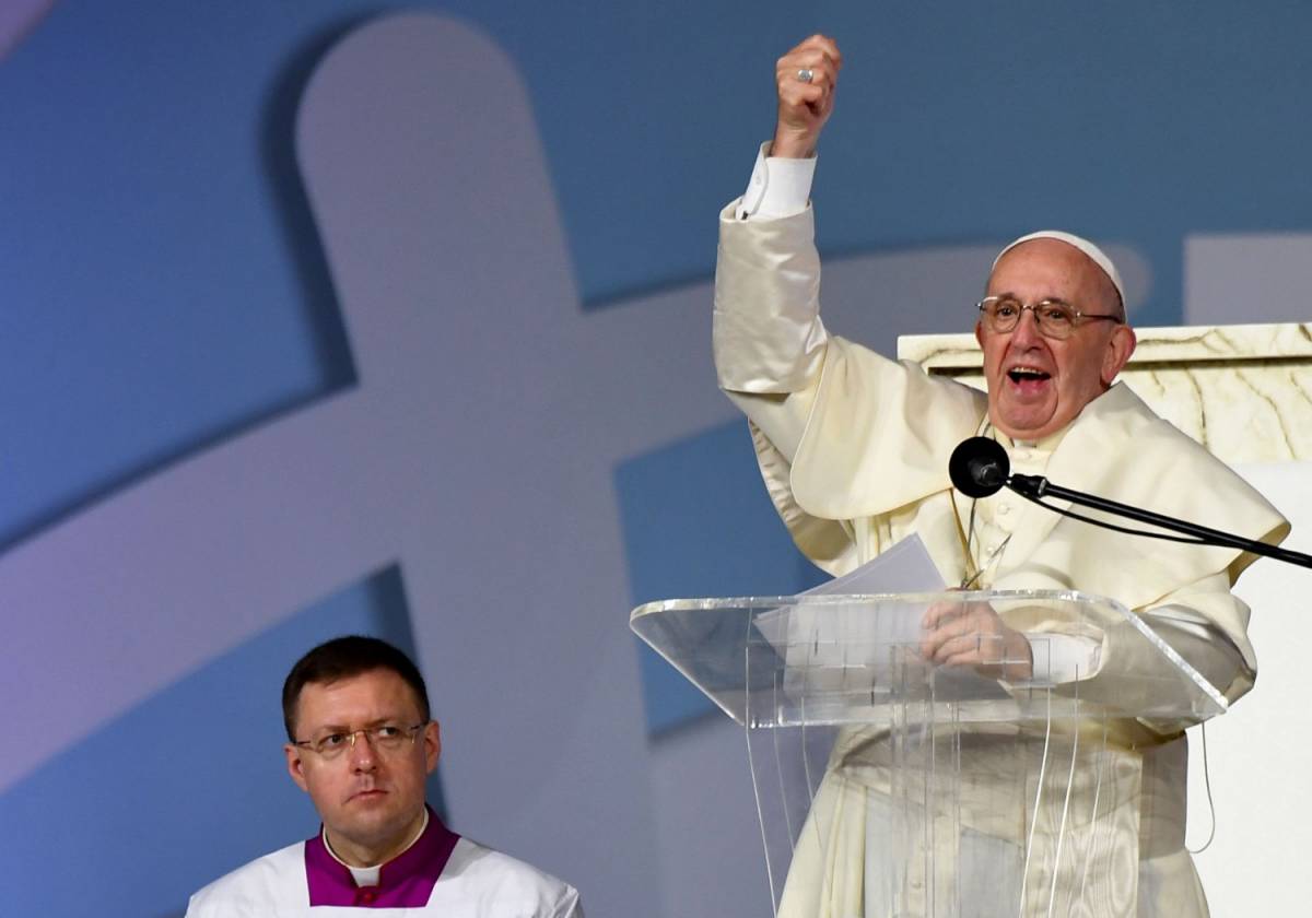 Papa Francesco sull'aborto: "Misericordia per tutti, il peccato si assolve"