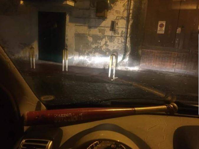 Napoli, giustizia fai da te: mazza da baseball e appostamenti