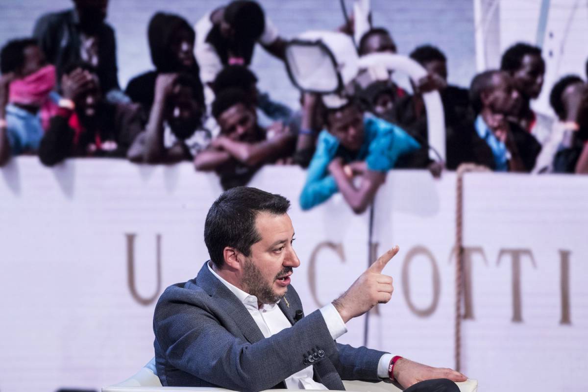 Diciotti, l'sms di Salvini a Di Maio: "C'hai messo la faccia"