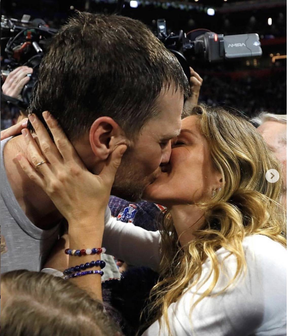 Il bacio che ha fatto sognare l’America del Super Bowl