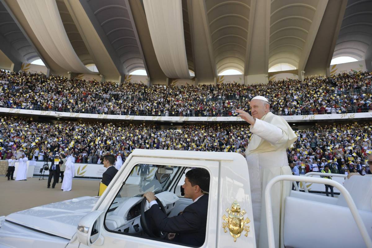 Papa Francesco: "Femminismo finisce per essere machismo con le gonne"