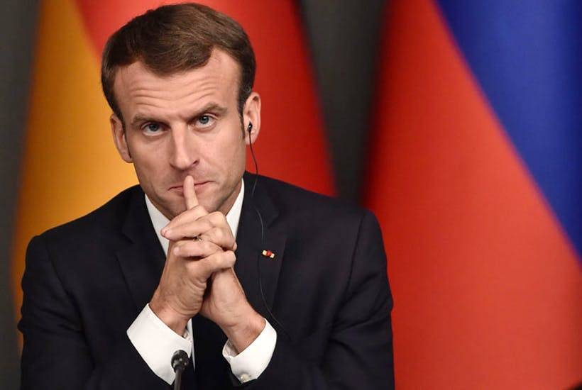 Gilet gialli, ora Macron accusa i media russi: “Fanno propaganda”