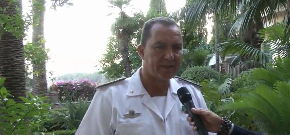 Sbarchi, il piano dell'ammiraglio: "Stop Ong e blocco navale: così si ferma il traffico di migranti" 
